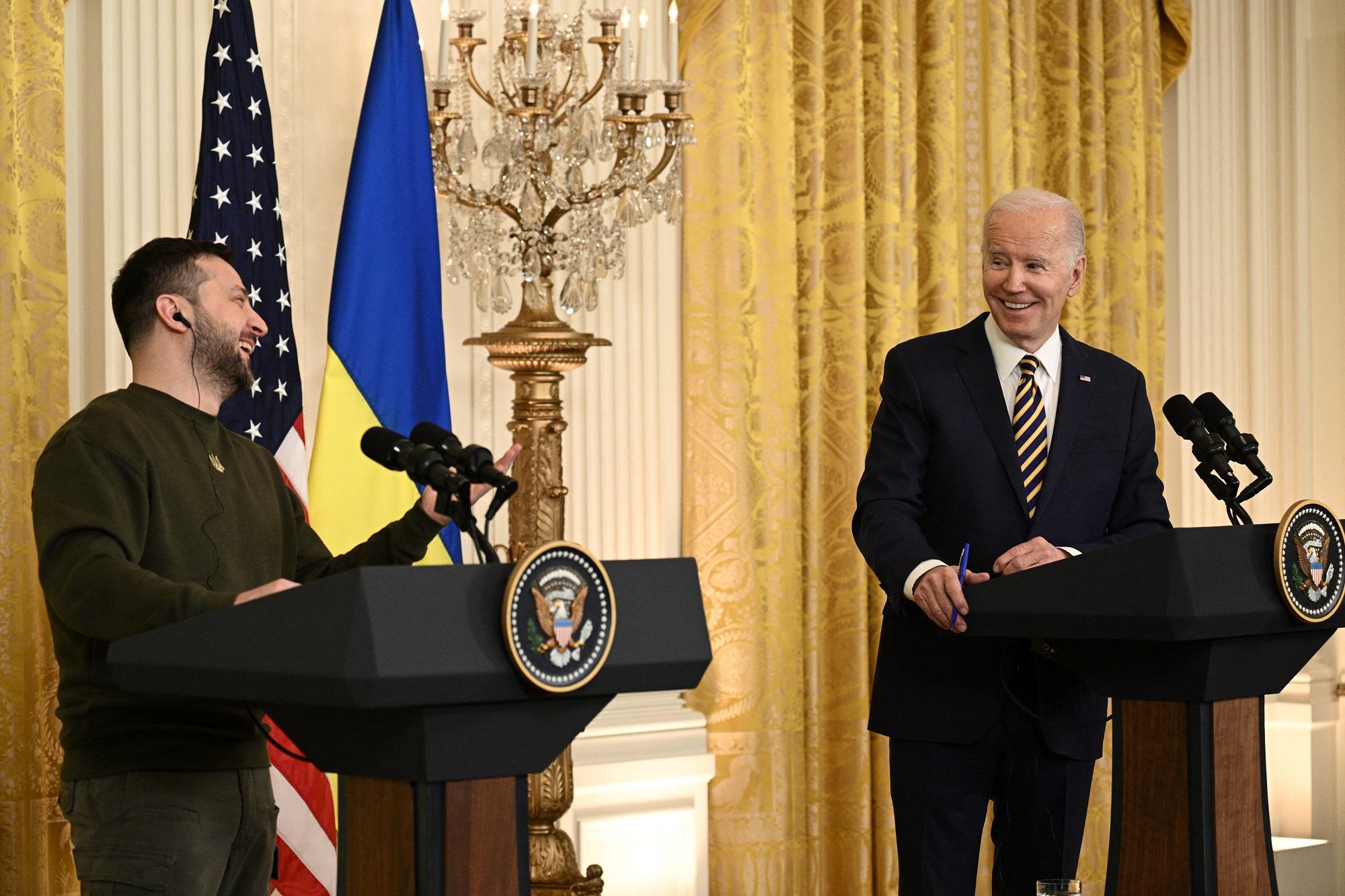 Ucraina-Usa, Zelensky e la richiesta di armi: la battuta di Biden