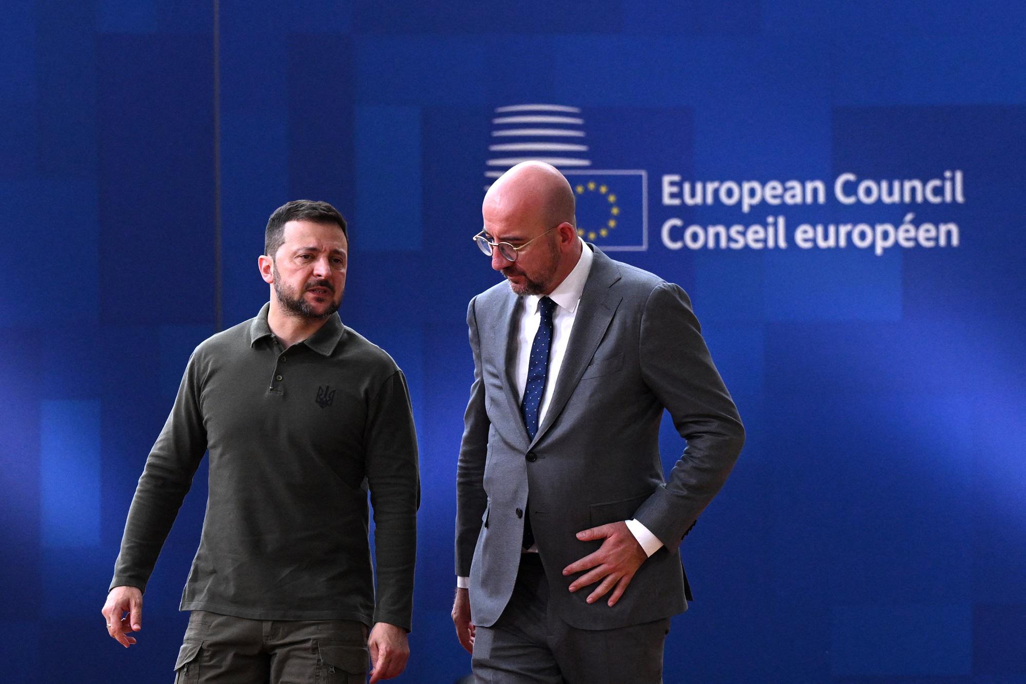 Ucraina, Zelensky a Bruxelles: "Non vogliamo che guerra duri anni"