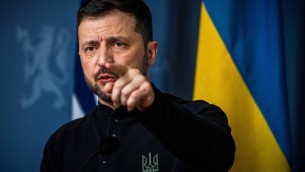 Ucraina, Zelensky a leader Ue: "Serve sostegno con soldi e armi"
