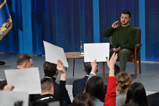Ucraina, Zelensky: "Armi da Occidente o perdiamo la guerra con la Russia"