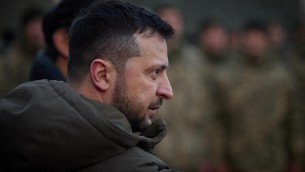 Ucraina, Zelensky: "Battaglie feroci al fronte, a Sud distruggiamo il nemico"