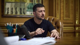 Ucraina, Zelensky contro Trump: "Ha aiutato Putin a uscire da isolamento"