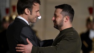 Ucraina, Zelensky e Macron insieme a Bruxelles