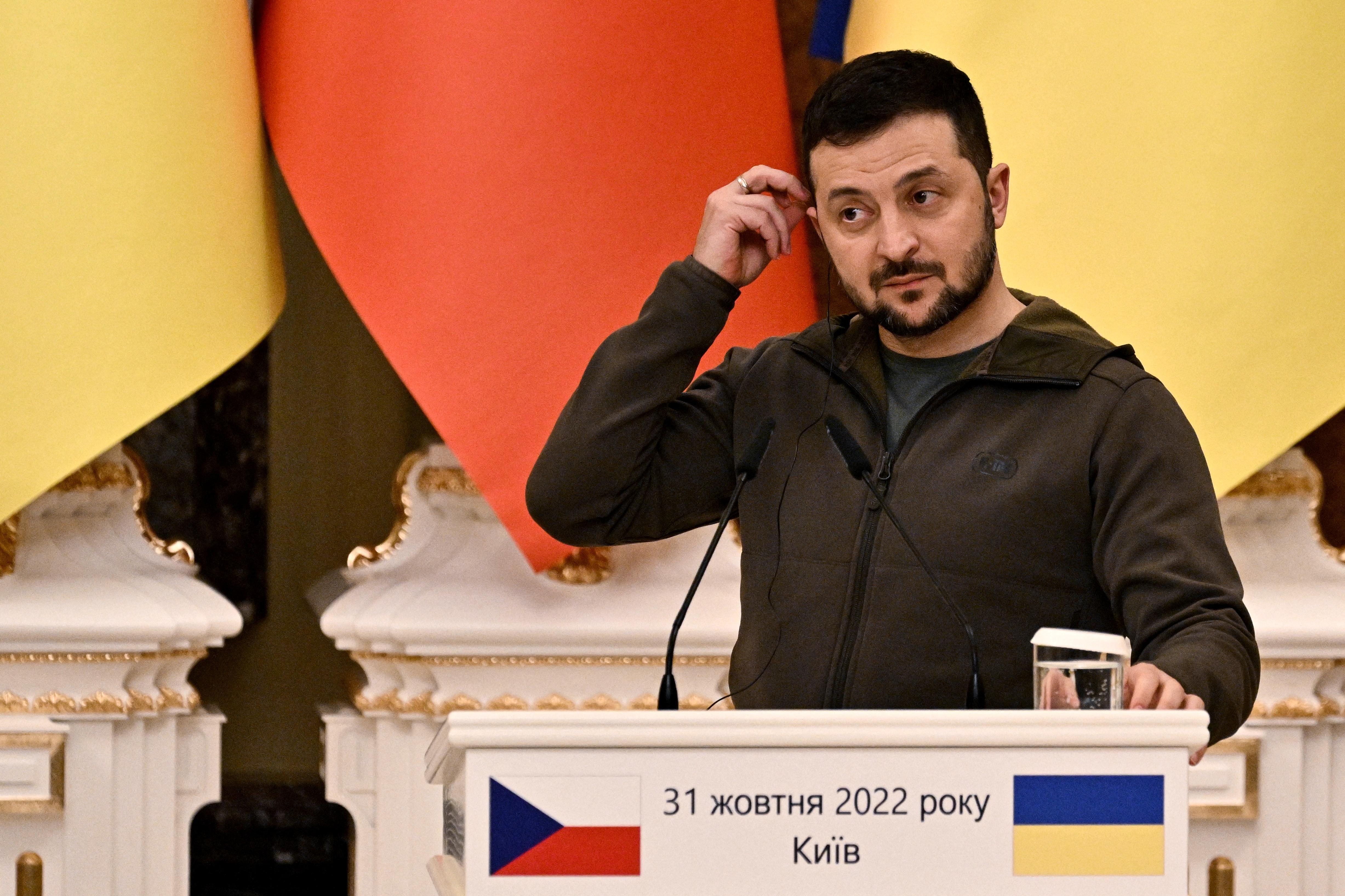 Ucraina, Zelensky: "Giorgia Meloni verrà presto, ci sostiene"