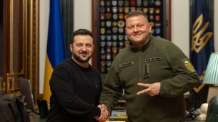 Ucraina, Zelensky 'licenzia' il generale Zaluzhny: "Ora cambiamo"