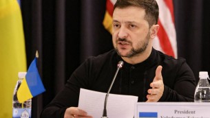 Ucraina, Zelensky: "Putin porterà Bielorussia in guerra"