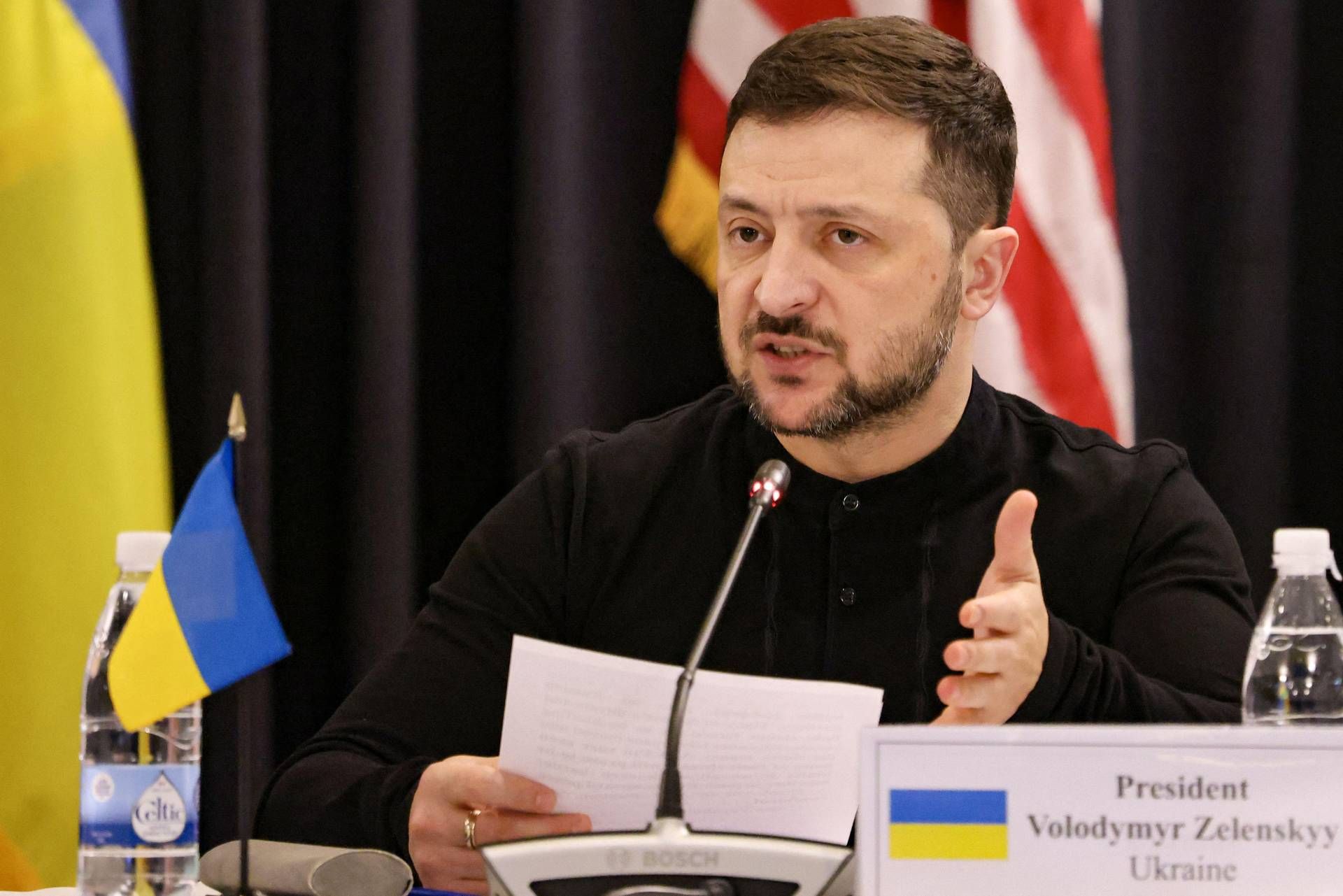 Ucraina, Zelensky: "Putin porterà Bielorussia in guerra"