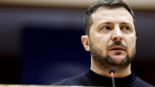 Ucraina, Zelensky: "Ungheria è membro Nato e sostiene Mosca?"
