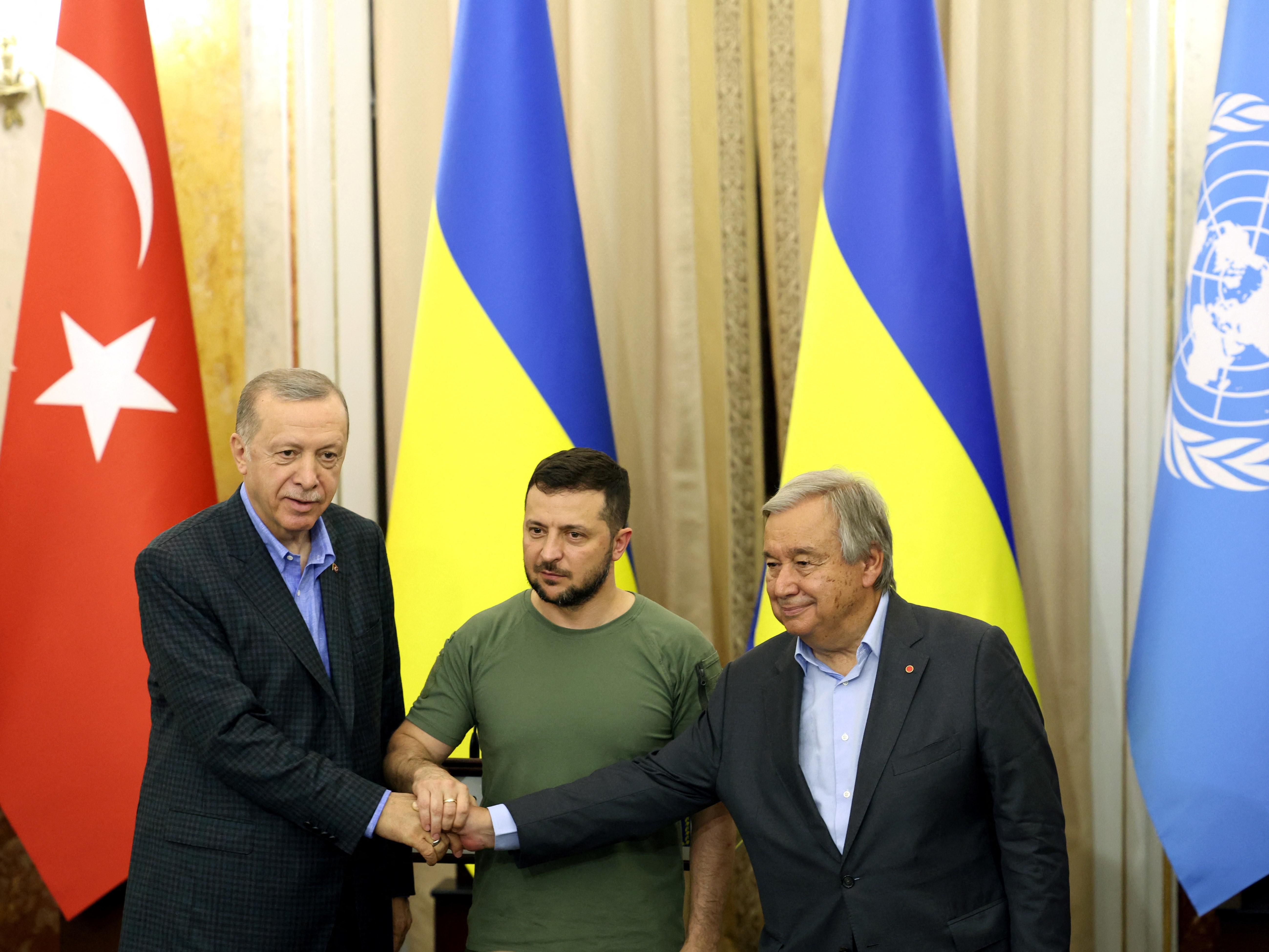 Ucraina, Zelensky: "Visita Erdogan messaggio potente di sostegno"