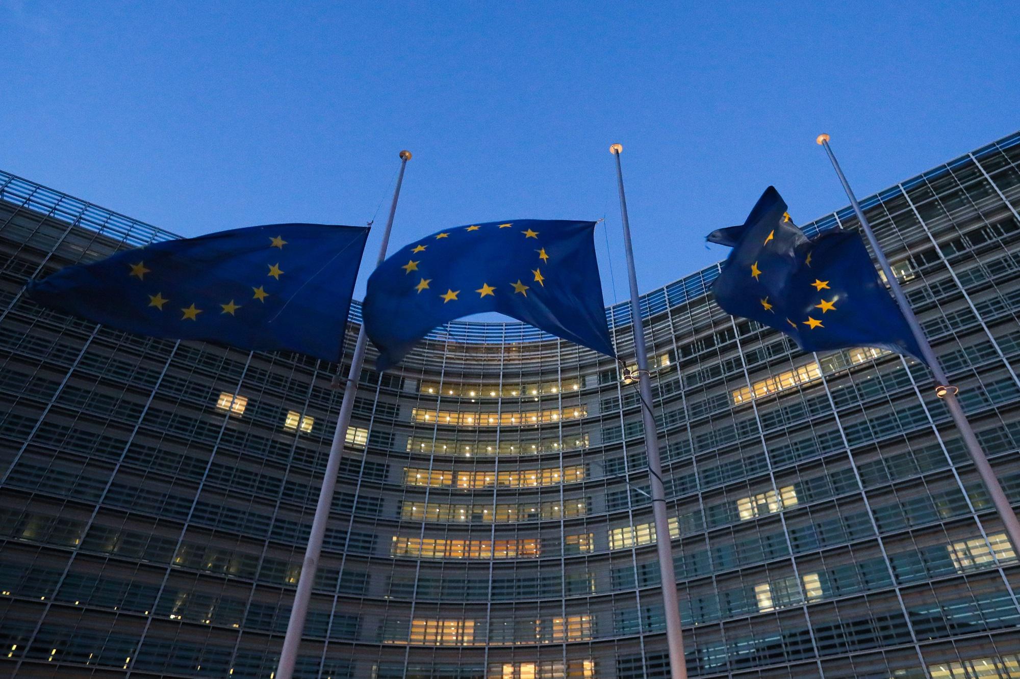 Ue-Usa, oggi summit democrazia: esclusa Ungheria, imbarazzo Bruxelles