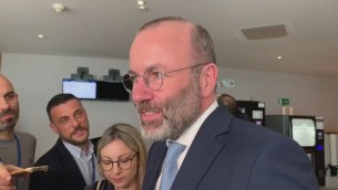 Ue, Weber: "Von der Leyen solida, serve stabilità" - Video