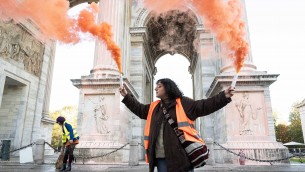 Ultima generazione, attivista che ha imbrattato l'Arco della Pace: "Ecco perché l'ho fatto"