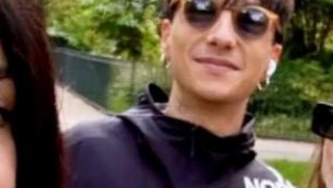 Ultimo a Londra fa selfie con i fan, domani concerto per 300 fortunati