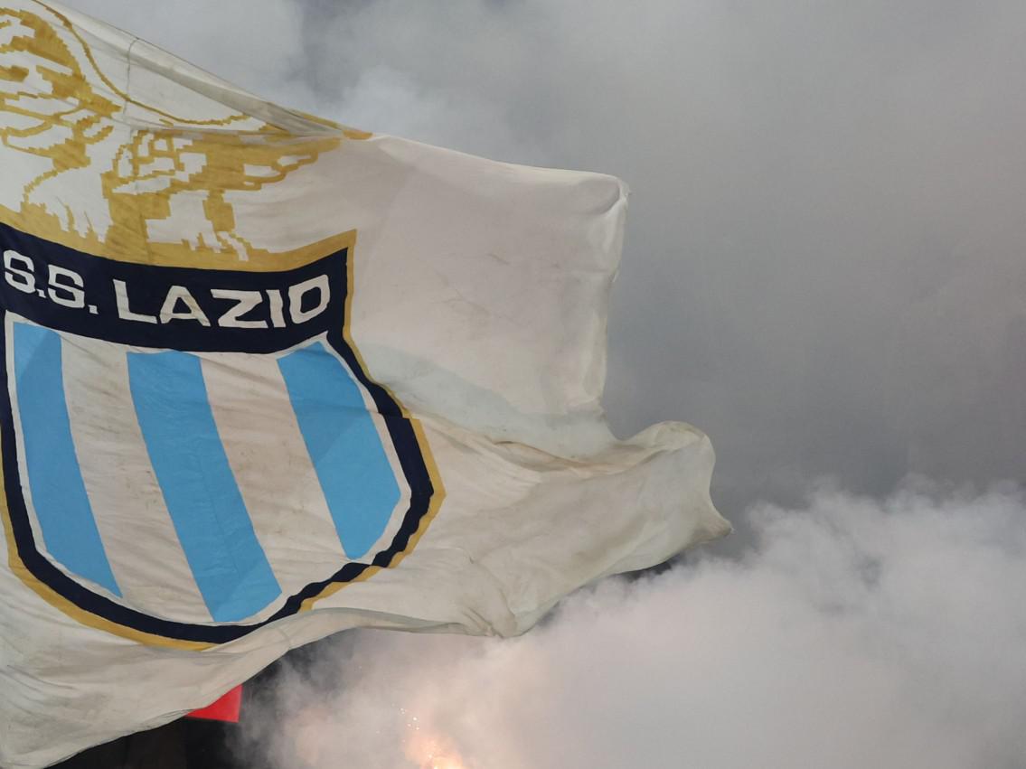 Ultras Lazio tentano assalto tifosi Juve all'Olimpico, cinghiate a poliziotto