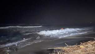 Un superstite: "Il motore ha fatto fumo e la barca si è spezzata"