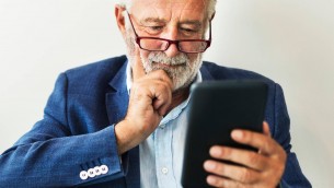 Uomo, sessantenne e senza dottorato: l'identikit del Ceo italiano