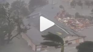 Uragano Ian in Florida, acqua trascina via case - Video