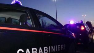 Urbino, 21enne causa incidente e fugge: alla vista dei carabinieri si uccide