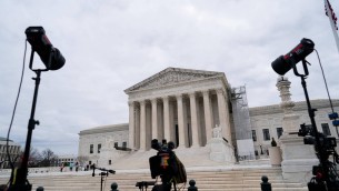 Usa, Corte suprema frena Trump: sospesa espulsione venezuelani dal Texas
