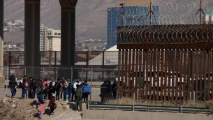 Usa, Corte Suprema mantiene misura Trump per blocco migranti