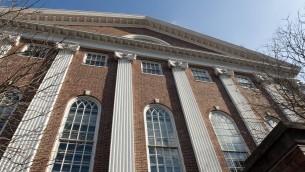 Usa, governo pronto ad annullare tutti i contratti federali con Harvard