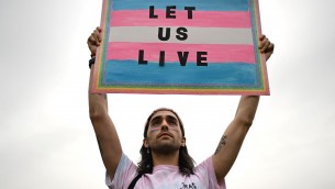 Usa, in Florida stretta anti-transgender: a scuola vietato scegliere pronome diverso dal sesso