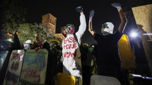 Usa, non si fermano proteste pro-Gaza nelle università: polizia fa irruzione a Ucla