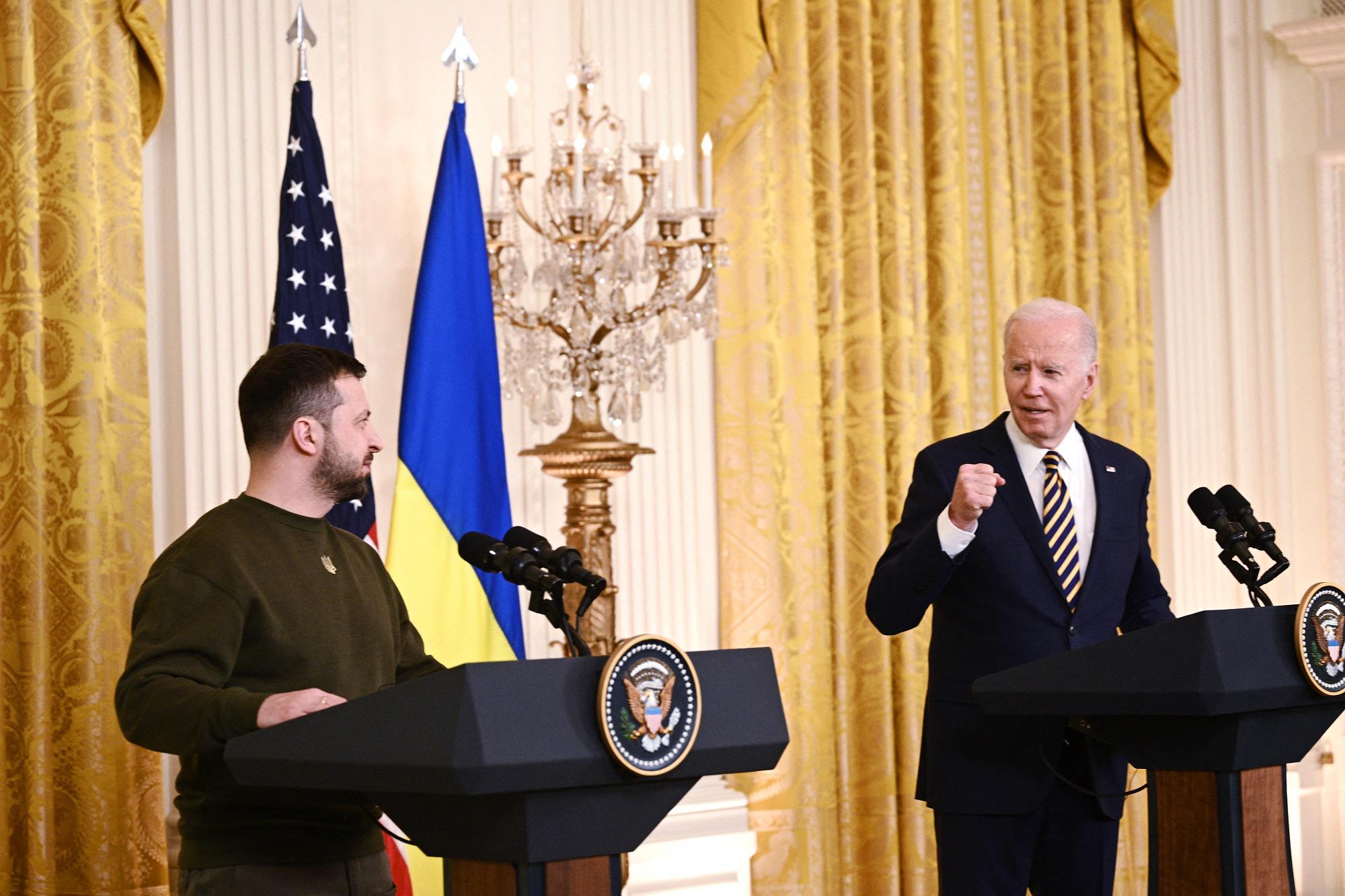 Usa-Ucraina, Biden a Zelensky: "Con voi finché sarà necessario"