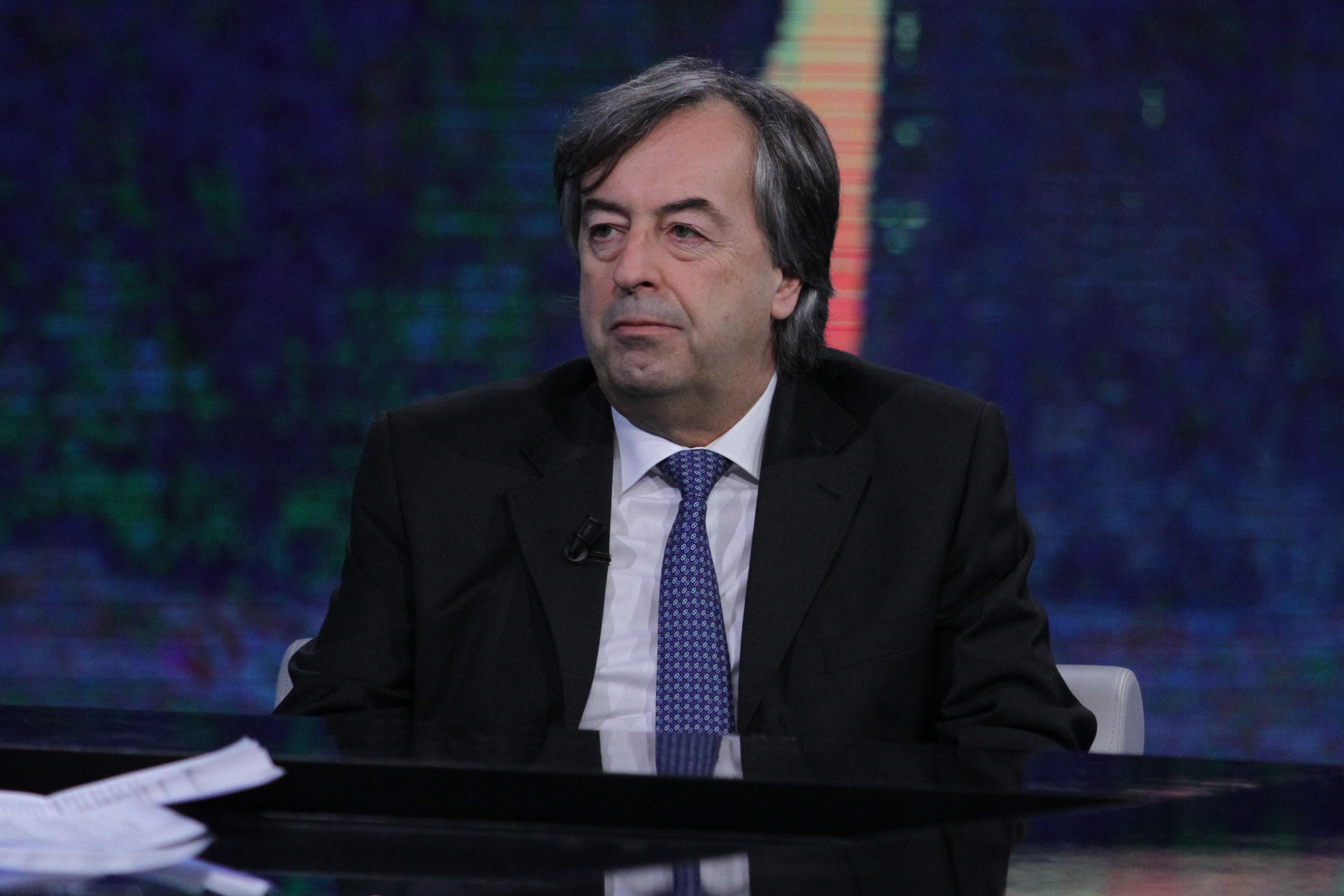 "Vacanze col virus", Burioni smaschera turismo 'senza mascherina'