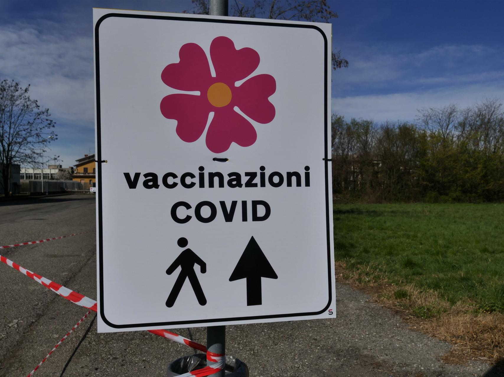 Vaccini 40enni, prenotazioni al via da lunedì