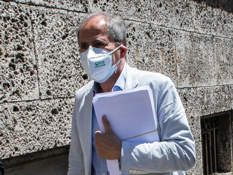Vaccini Covid, Crisanti: "Causa Moderna Pfizer atto intimidatorio"