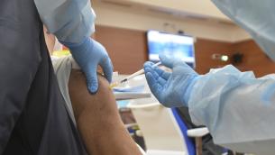 Vaccini covid Italia, superato il 40% dei vaccinati
