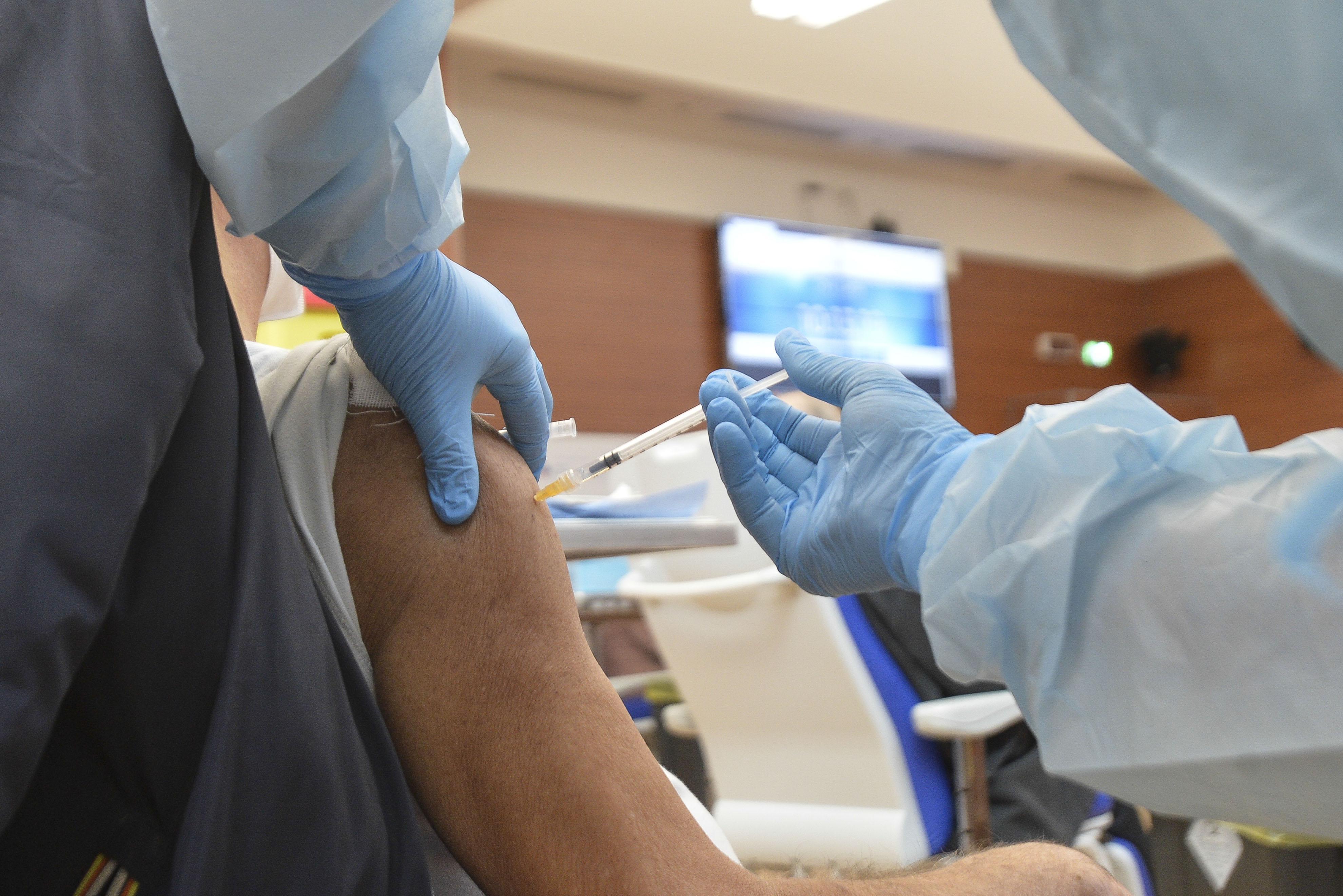 Vaccini covid Italia, superato il 40% dei vaccinati