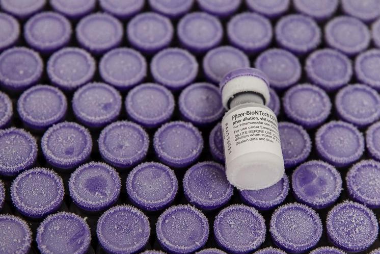 Vaccini covid Pfizer e Moderna, "efficaci 3 anni contro malattia grave"