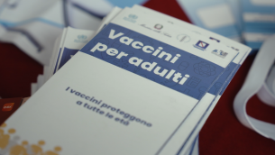 Vaccini, esperti: "Proteggere fragili già in ospedale con anti-influenza e zoster"