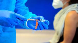 Vaccini Italia, somministrate oltre 33 milioni di dosi