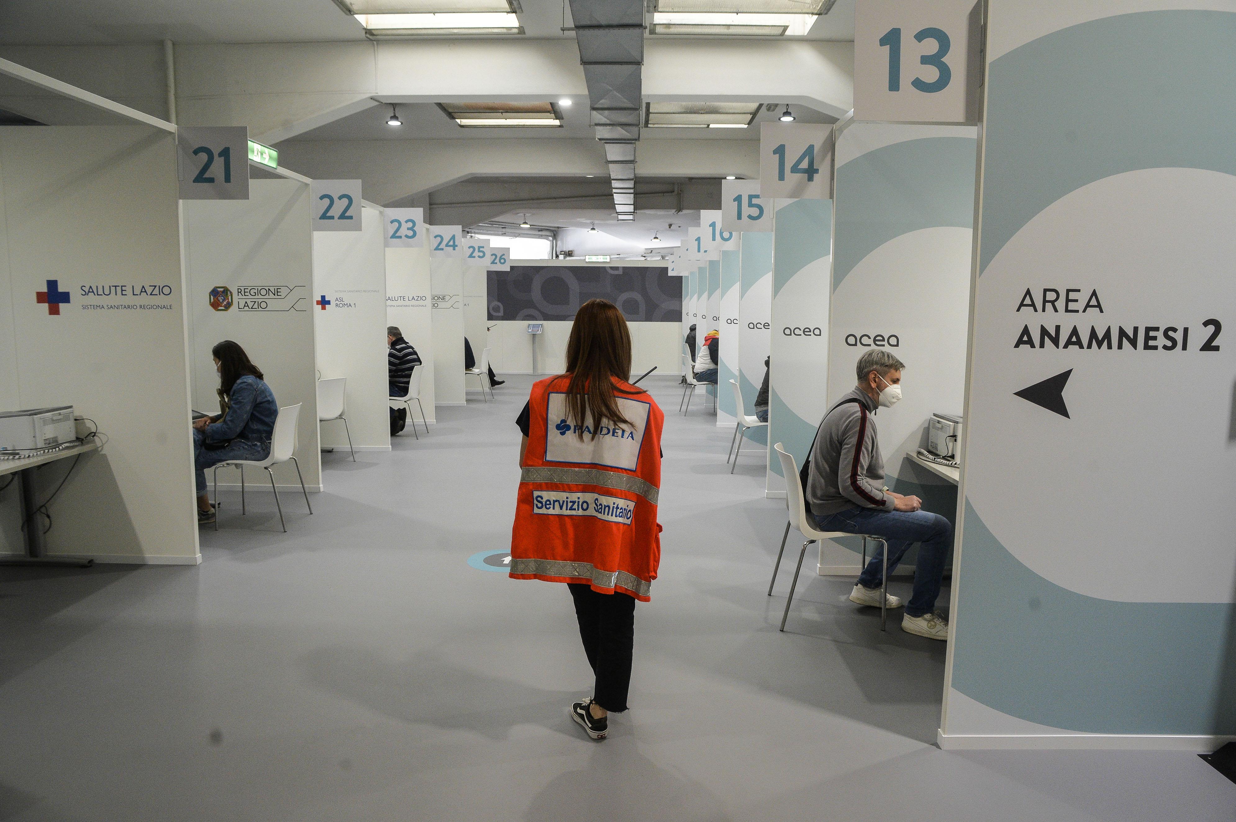 Vaccini Lazio, AstraZeneca 'open week': prenotazioni aperte