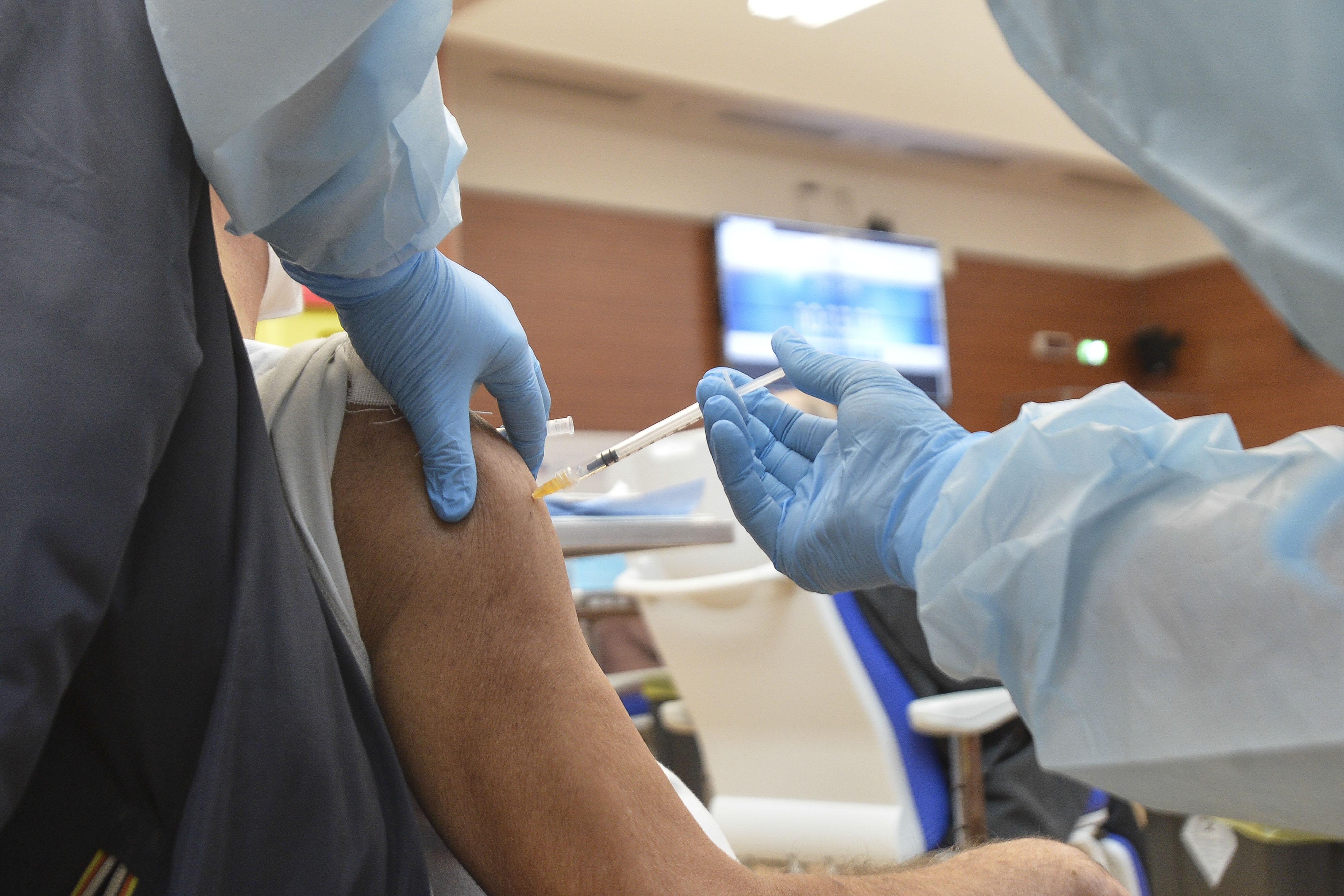 Vaccini Lazio, da 24 maggio al via prenotazioni in farmacia