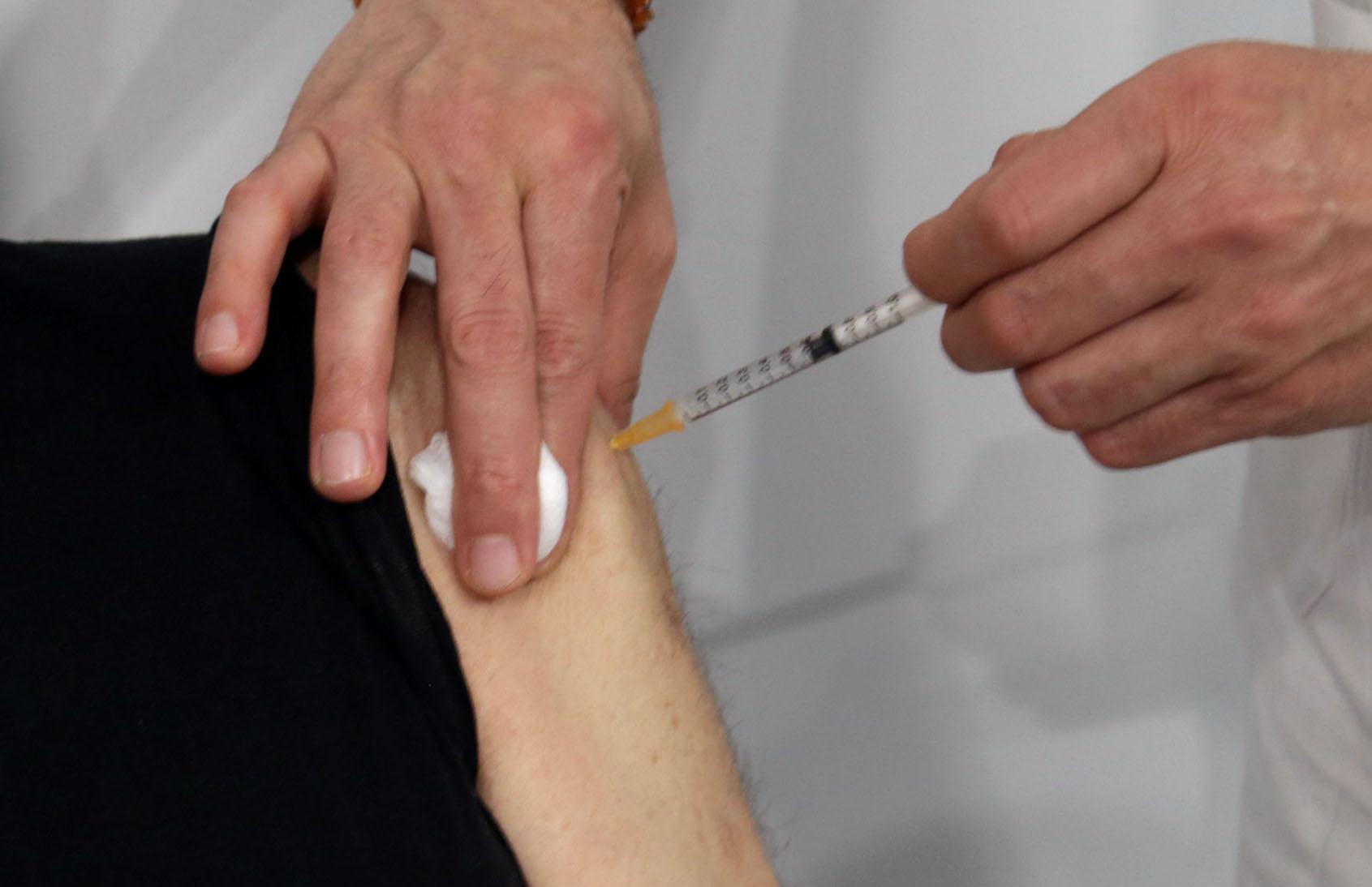 Vaccini Lazio, dal 27 maggio aperta prenotazione per maturandi