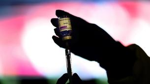 Vaccini Lazio, weekend open day AstraZeneca over 40: iscrizioni aperte