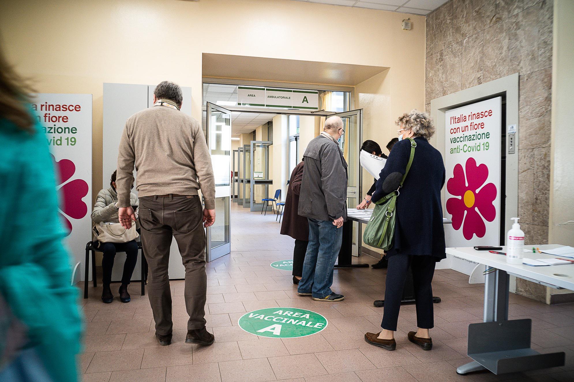 Vaccini Pfizer, Moderna e J&J: quante dosi arriveranno in Italia