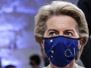 Vaccini, Von der Leyen: "Ragioniamo ma deroga brevetti non risolverà problema"