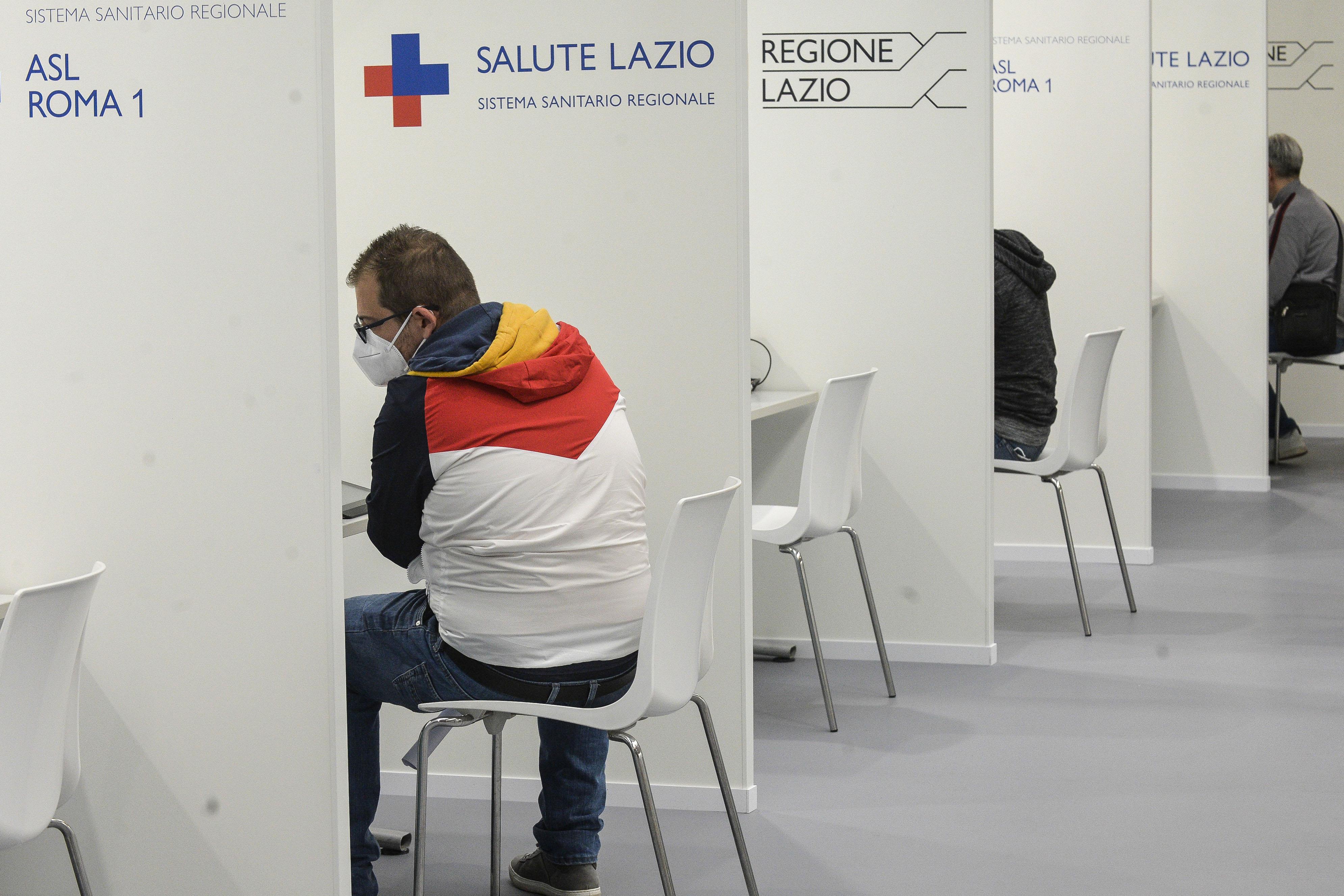 Vaccino AstraZeneca: news Italia tra seconda dose, open day e bugiardino
