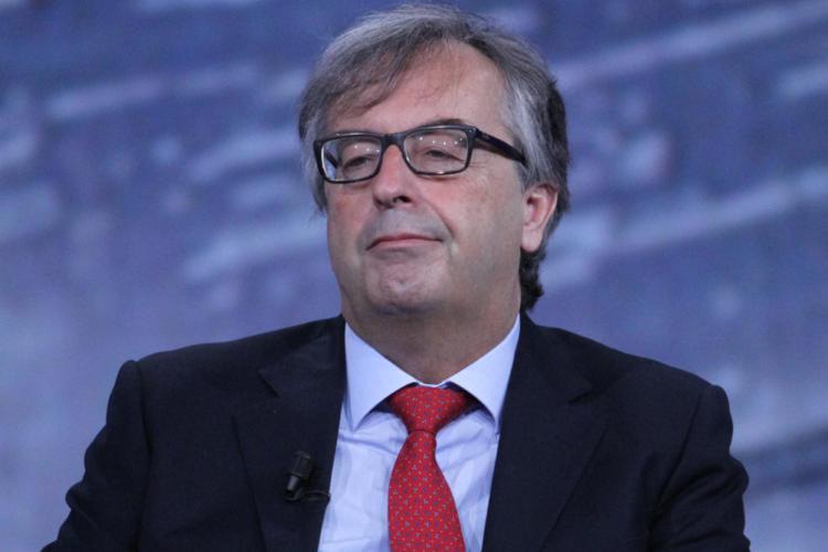 Vaccino covid, Burioni: "E' il farmaco più sicuro, bugie novax su morti giovani"