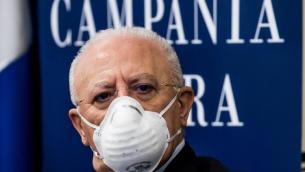 Vaccino Covid, De Luca: "Farò terza dose, basta imbecillità"