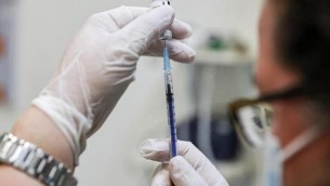 Vaccino covid e antinfluenzale, in arrivo primo 2 in 1