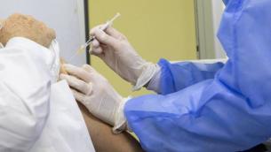 Vaccino covid e influenza, primi dati positivi