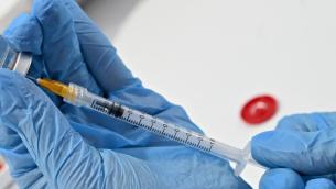 Vaccino Covid, Figliuolo: "In arrivo 1,3 milioni dosi AstraZeneca e oltre 500mila Moderna"