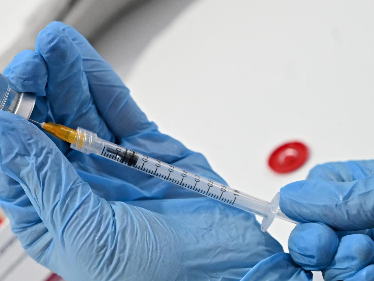 Vaccino Covid, Figliuolo: "In arrivo 1,3 milioni dosi AstraZeneca e oltre 500mila Moderna"