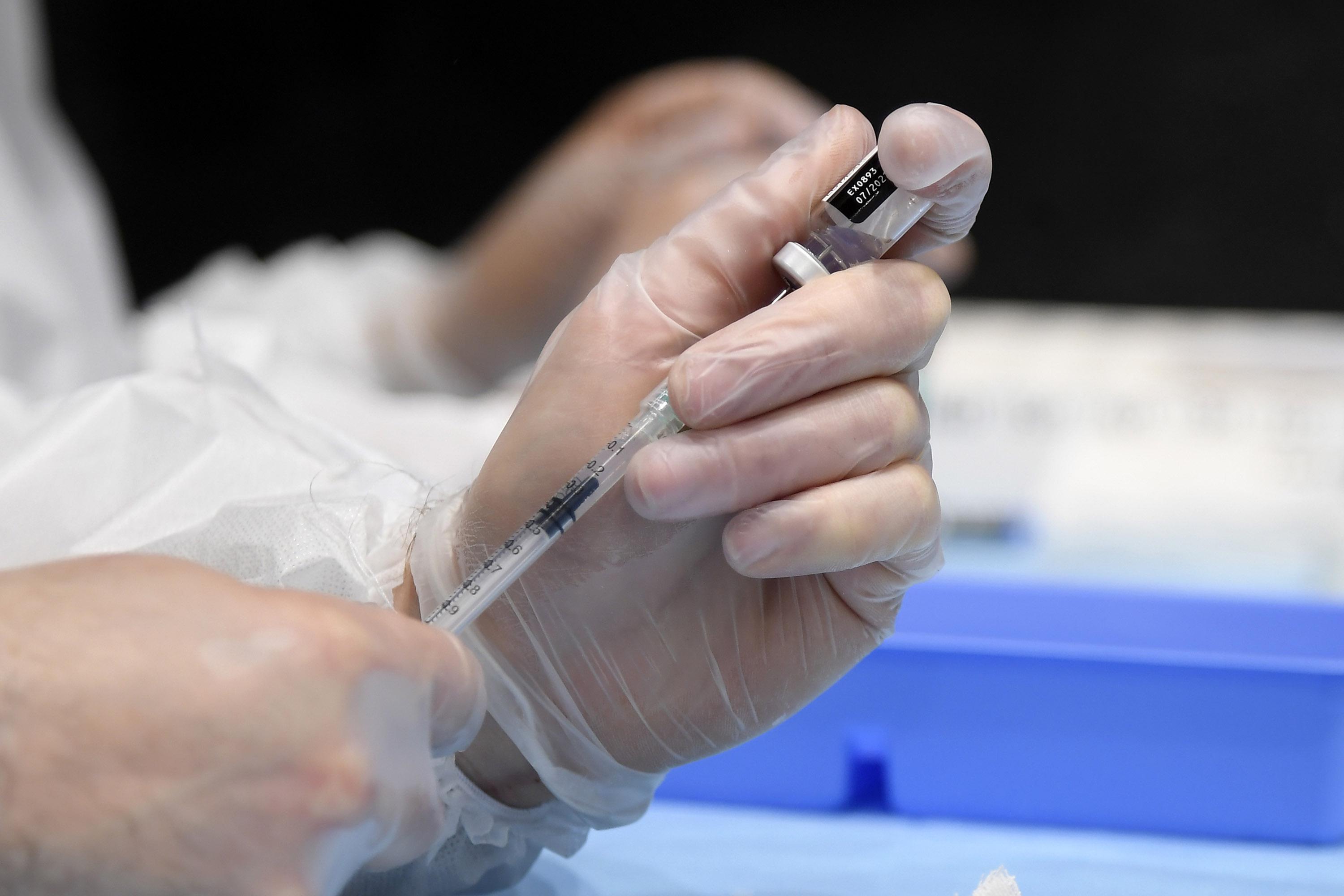 Vaccino Covid, ipotesi terza dose: per esperti "molto probabile"